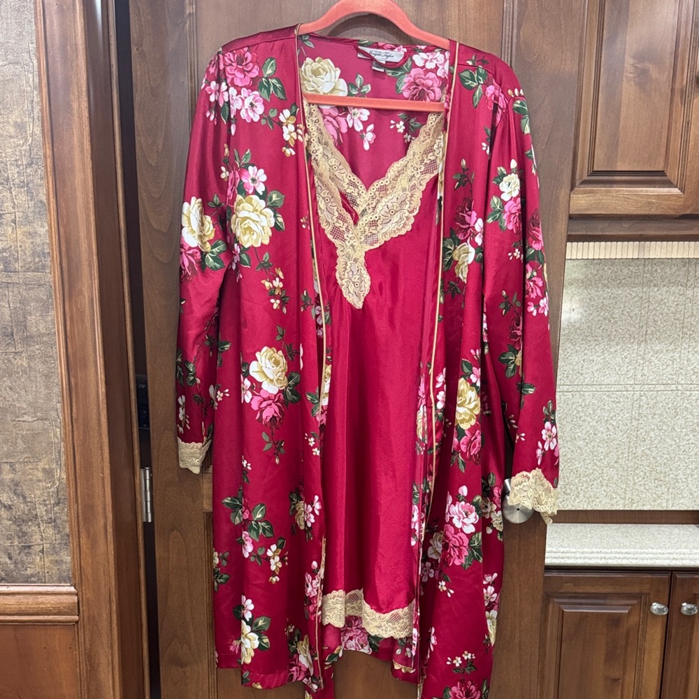 Morgan Taylor Burgundy Floral Satin Robe & Chemise Set with Gold Lace